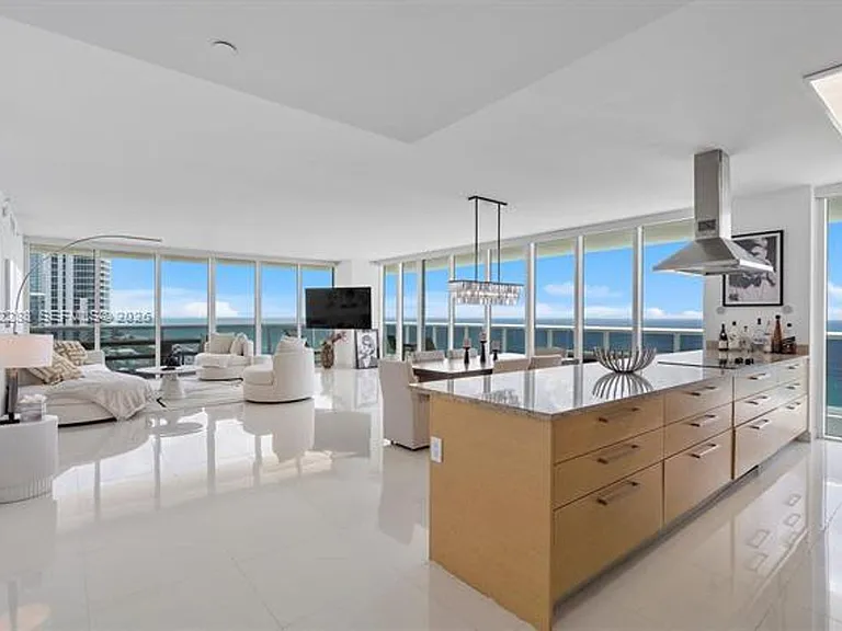 1830 Ocean Dr #CU-1101 — Photo 3
