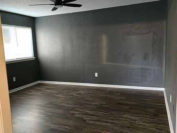 5th image of 1129 S Persimmon St