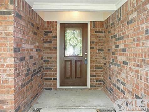 3rd image of 413 La Quinta Cir S