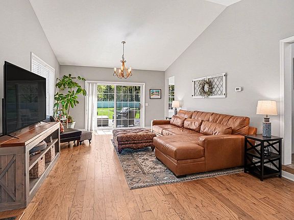 4th image of 9466 Riverbend Dr