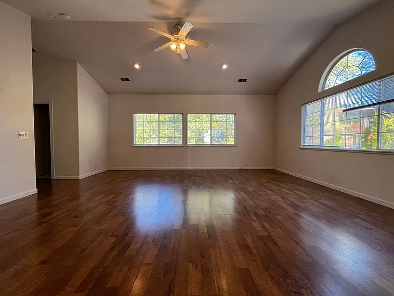 1146 Vista Dr — Photo 16