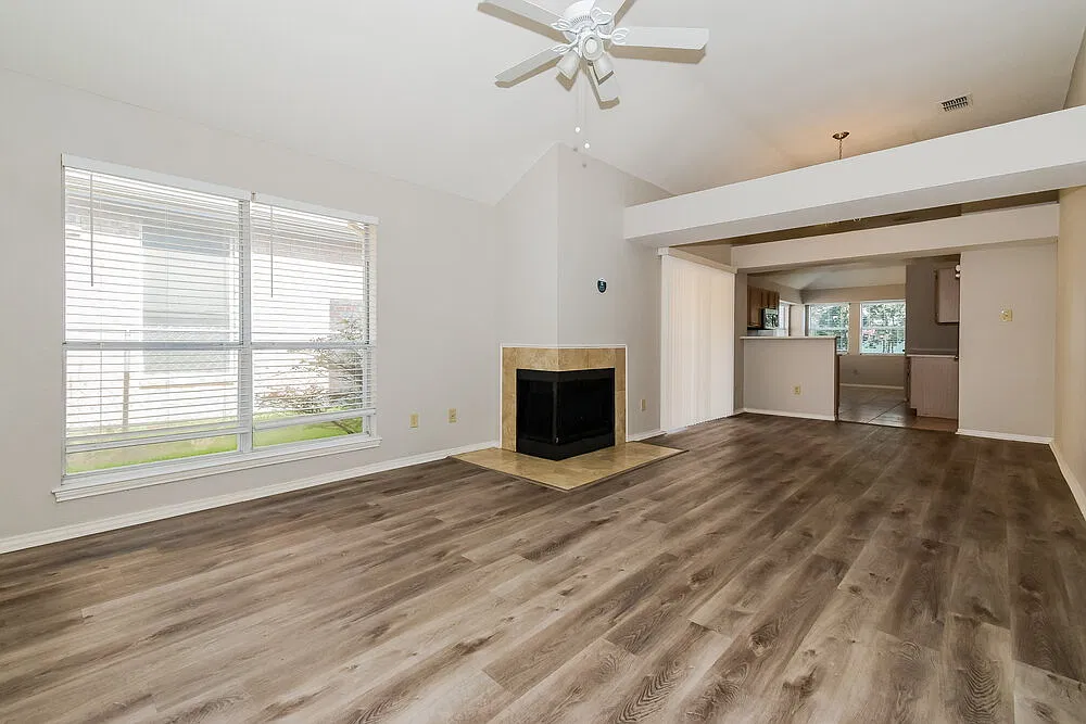 3 bed, 2.0 bath, 1352 sqft, $2,020 — Photo 4