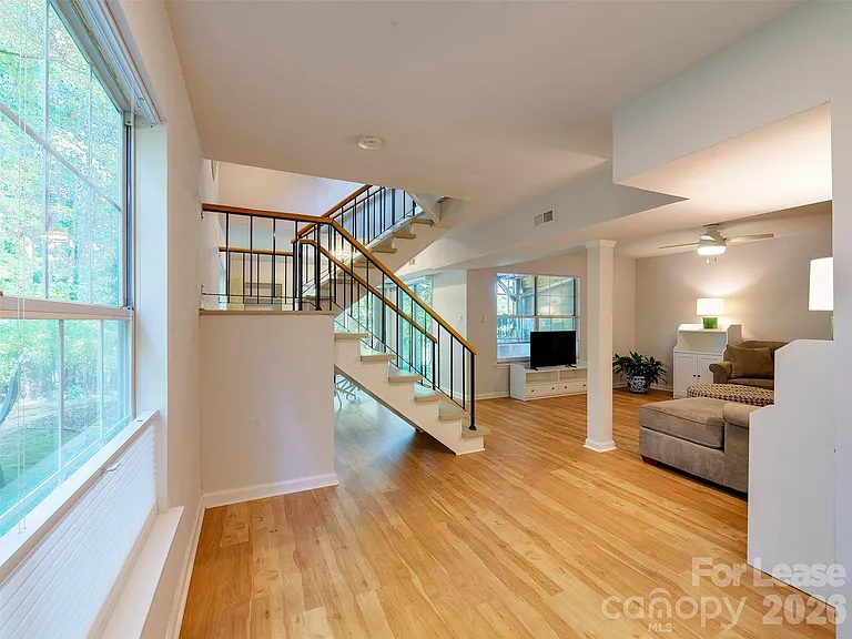 9006 Saint Thomas Ln — Photo 35