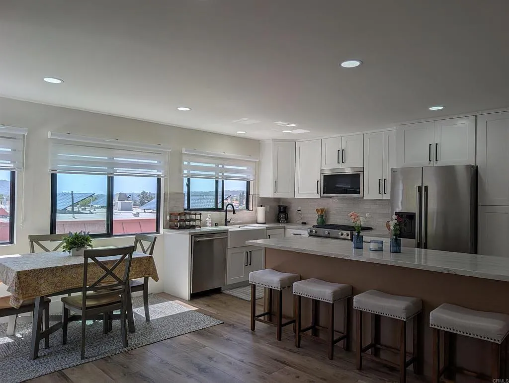3 bed, 1200 sqft, $5,950 — Photo 3