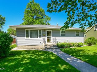 1108 S 11th St, Grand Forks, ND 58201