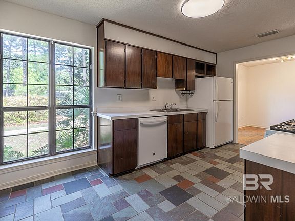5th image of 607 Spanish Main St