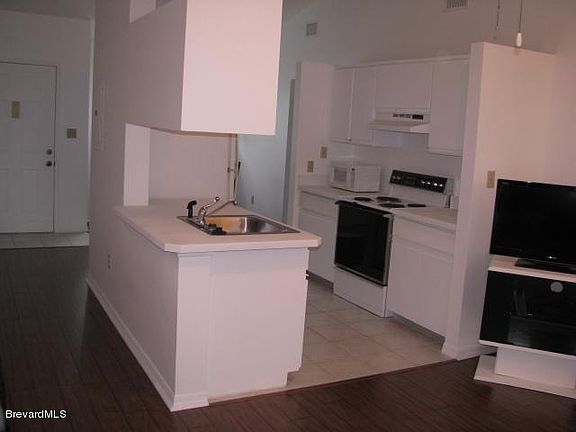 5th image of 642 Beach Park Ln #V274