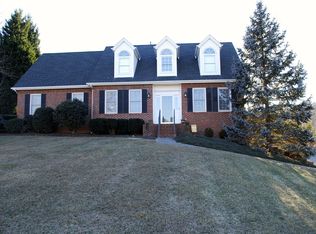 1271 Morning Dove Dr, Kingsport, TN 37663