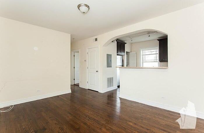 1st image of 3808 N Sheffield Ave APT 1E
