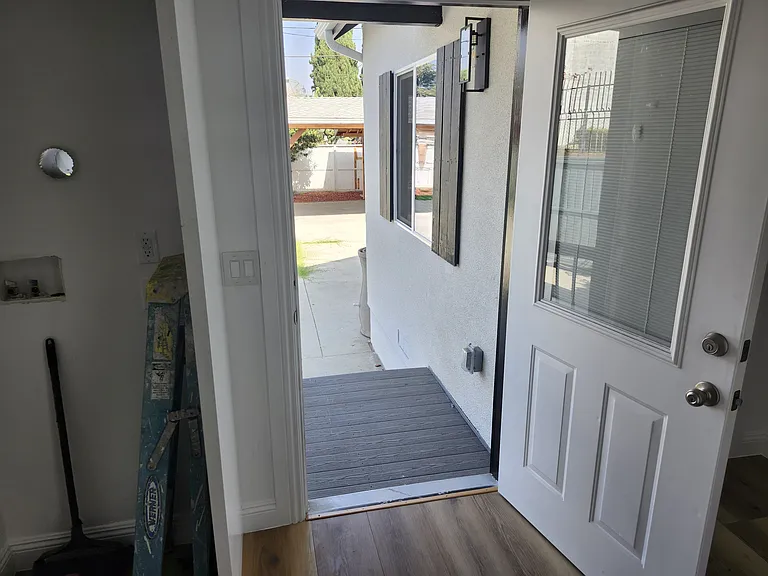 261 W 43rd Pl — Photo 10