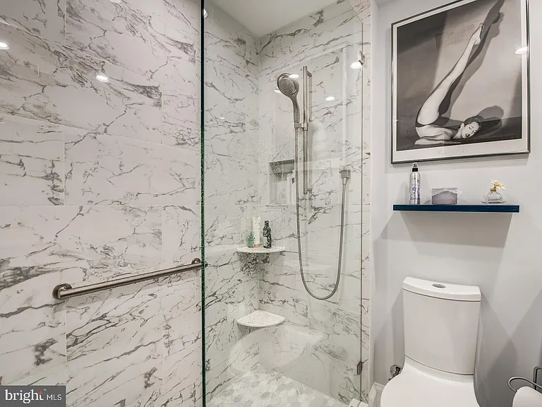 3808 Cathedral Ave NW — Photo 16