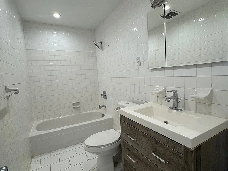 228 Monroe St #4 — Photo 19