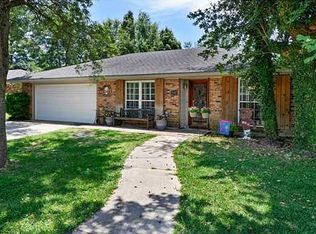 516 Sunset Dr, Bay Saint Louis, MS 39520