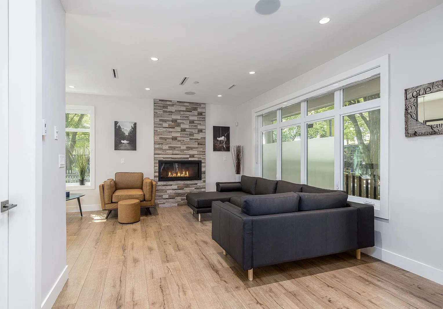 4 bed, 2300 sqft, $7,495 — Photo 3