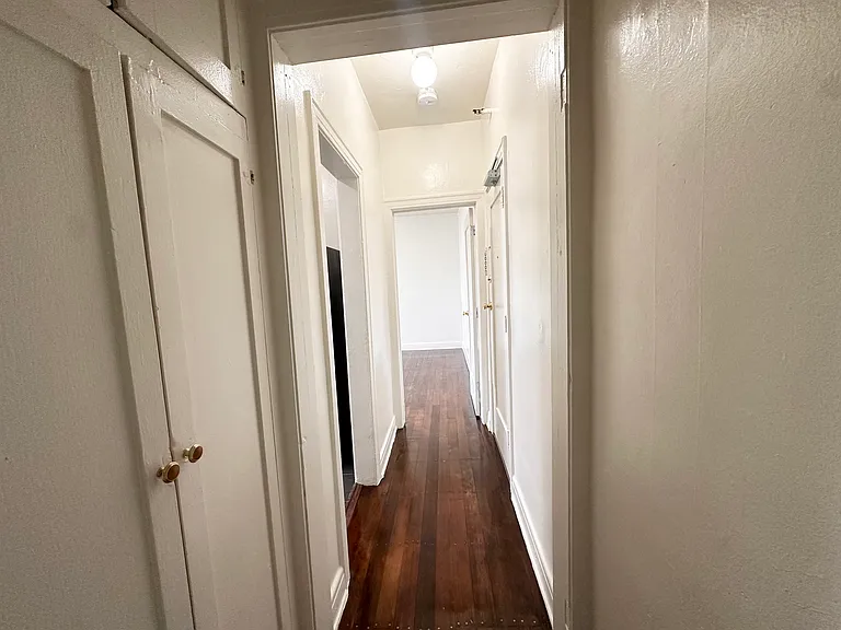 1600 Griffith Park Blvd #204 — Photo 4
