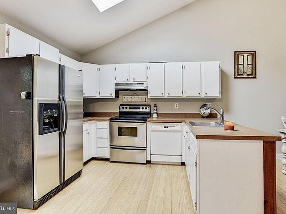 4th image of 736 Darlow Dr
