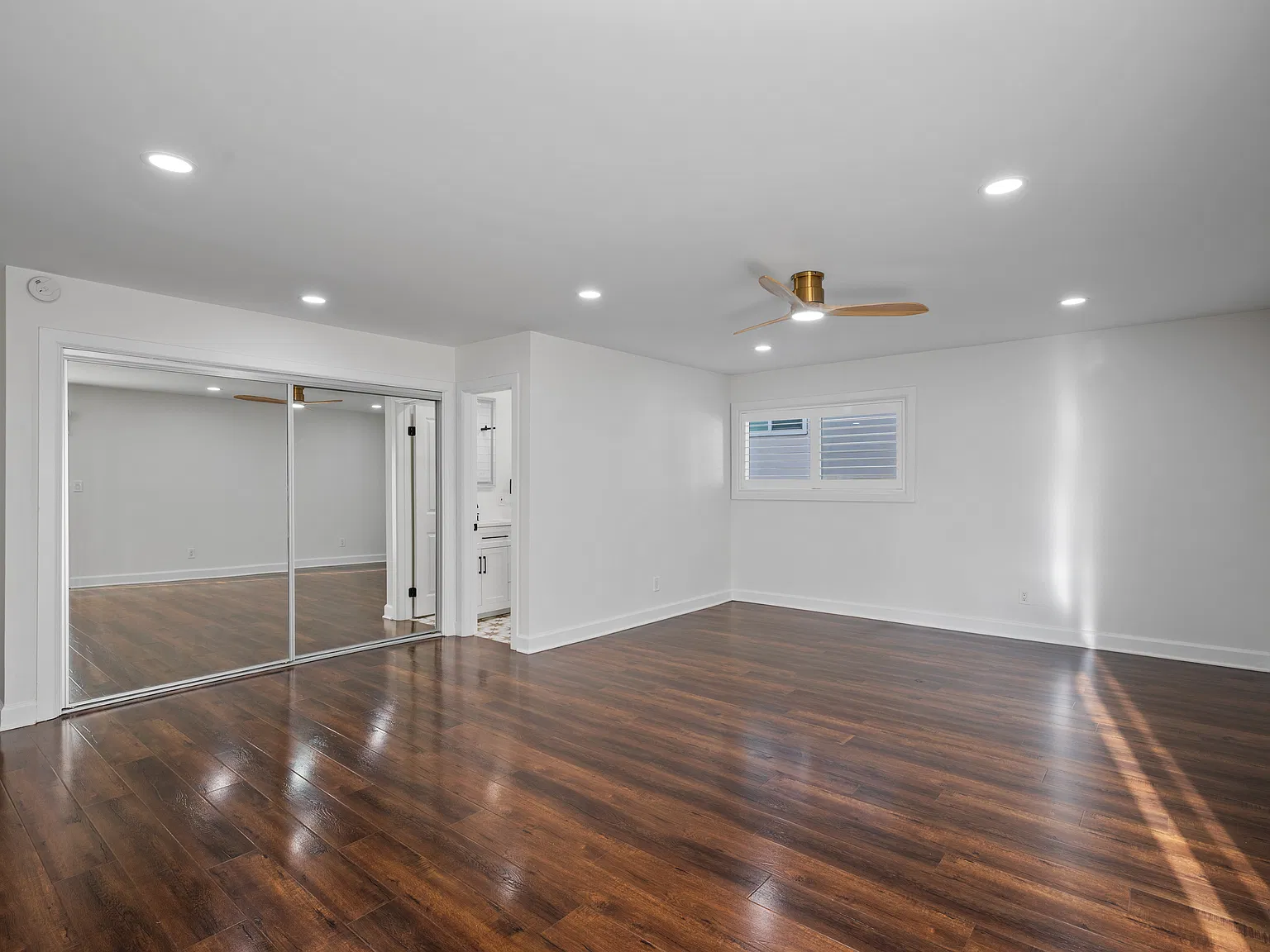 3 bed, 2.5 bath, 1900 sqft, $7,500 — Photo 4