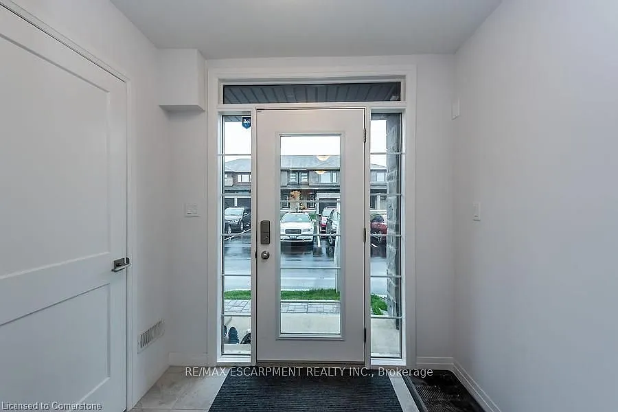 3 bed, $2,700 — Photo 2