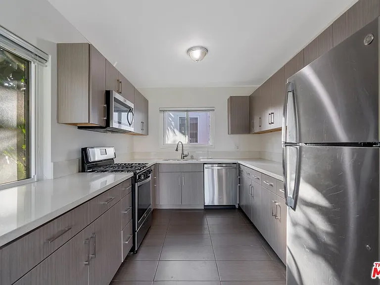 1301 S Saltair Ave #2 — Photo 2