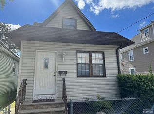 18 Washington Pl, Wallington, NJ 07057