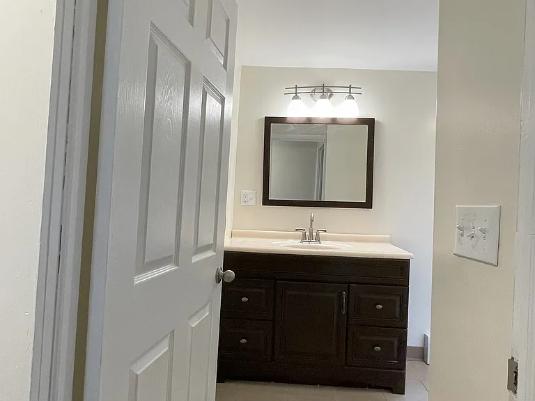 110 Scott St — Photo 24