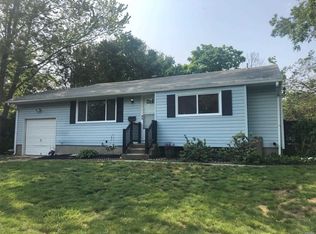 31 Kirby Ln, Central Islip, NY 11722