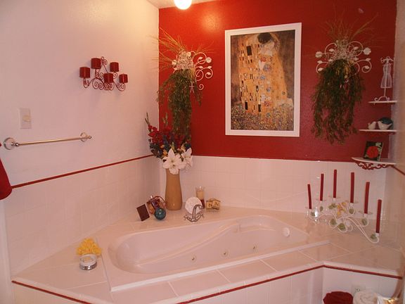 Jetted Tub Main Floor