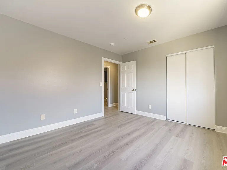 238 W 46th St — Photo 16