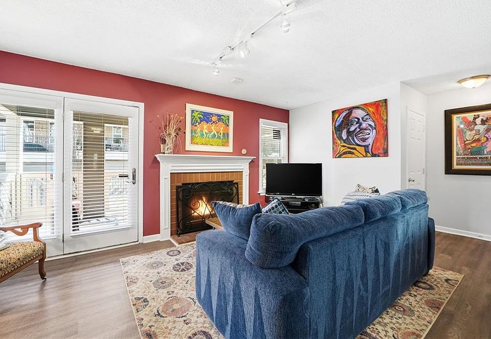 1st image of 672 McGill Pl NE #672
