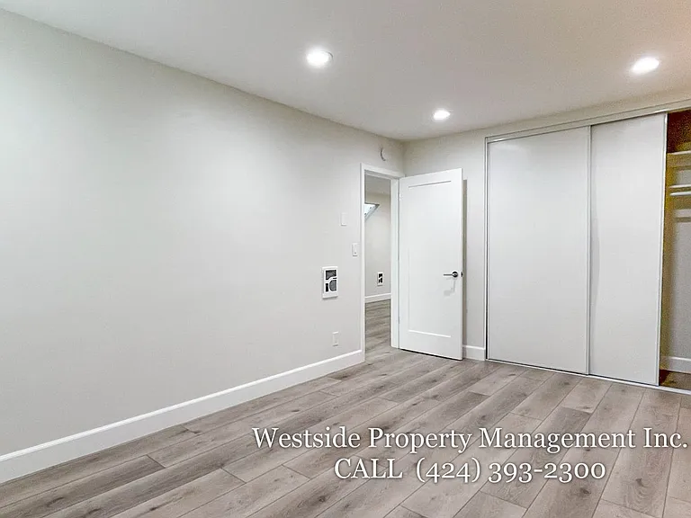 942 7th St #5 — Photo 8