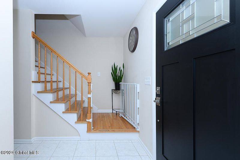 4th image of 104 Mountainview Court