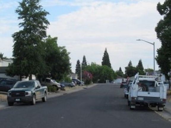 Exterior Neighborhood (street photo)