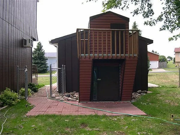 3 bed, 1.5 bath, 1416 sqft, $2,090 — Photo 2