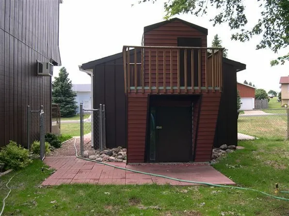 3811 Renee Dr, Bismarck, ND 58503