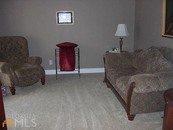 4th image of 303 Van Eepoel Ct