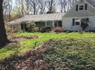8 Meadowood Ct, Huntington, NY 11743