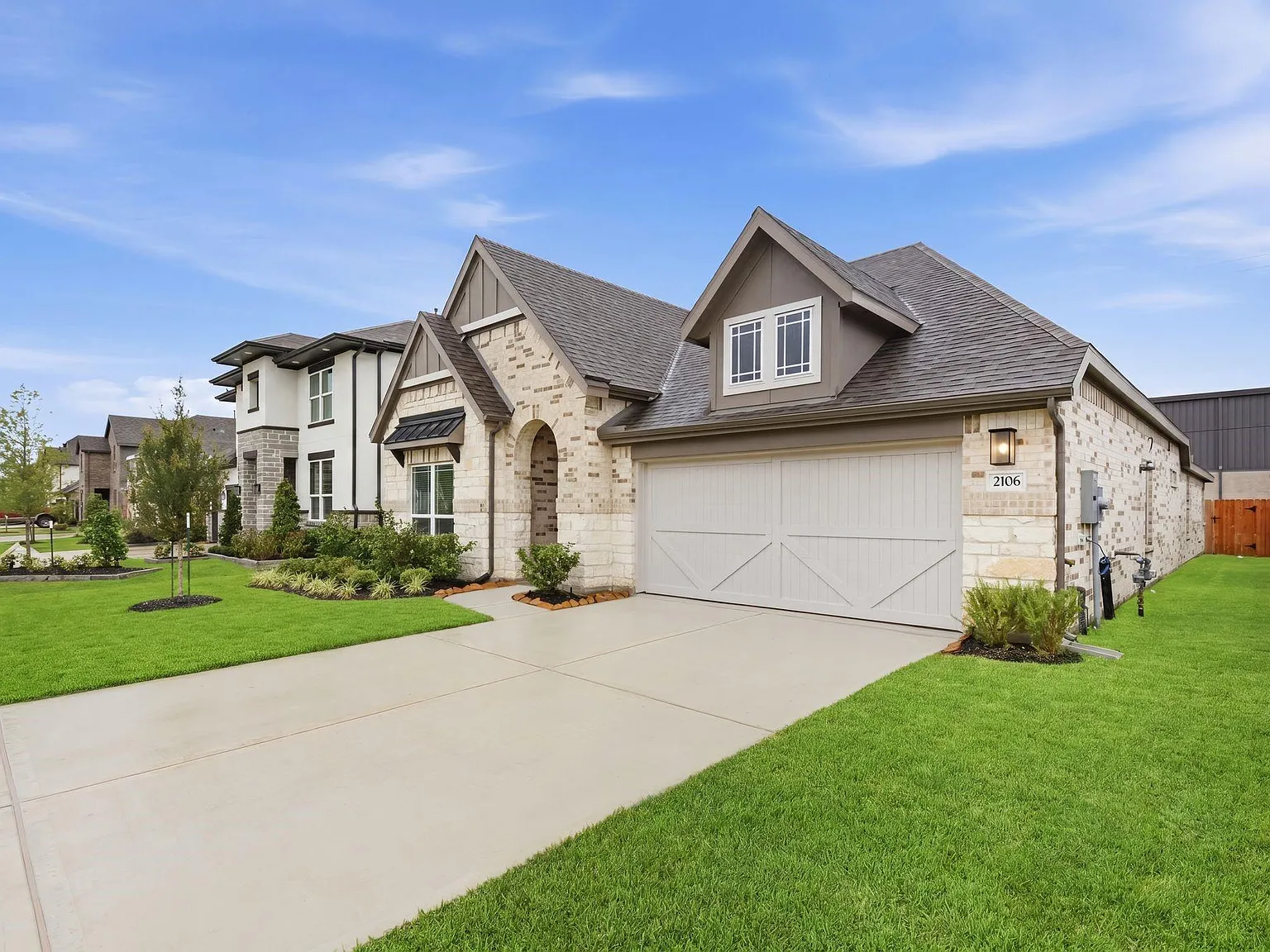 4 bed, 3.0 bath, 2211 sqft, $3,300 — Photo 3