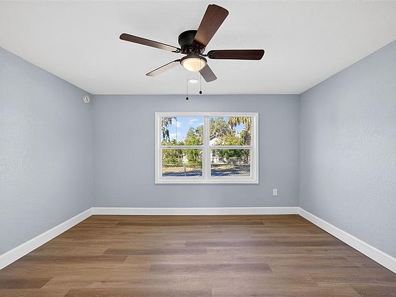 4th image of 806 Whitehurst Rd