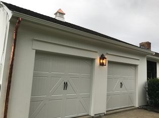 1064 Wapping Rd, Middletown, RI 02842