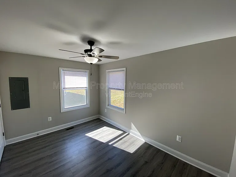 77 Lakeview Dr — Photo 24