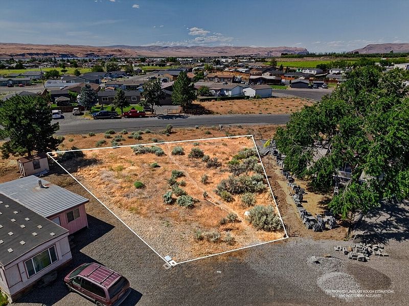 3rd image of 306 Agate Lane SW
