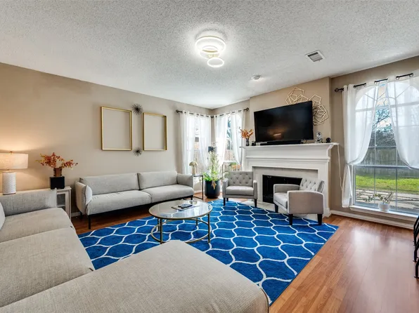 2106 Hunter Place Ln, Arlington, TX 76006