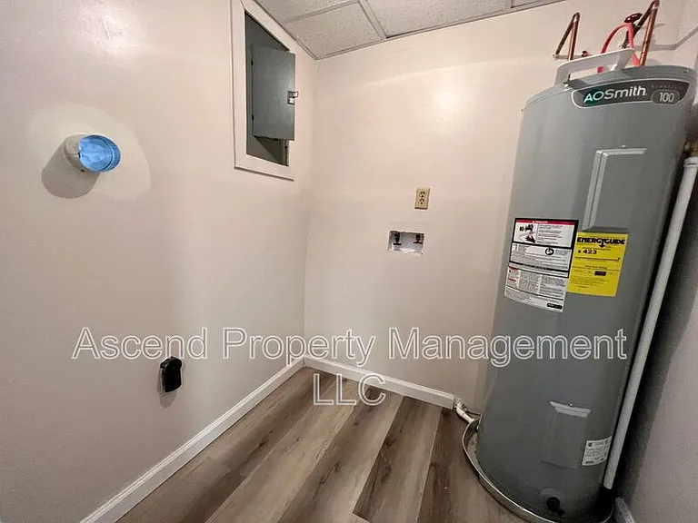 903 Valerie Ln — Photo 17