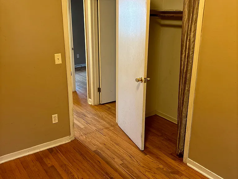 206 Wesley St — Photo 9