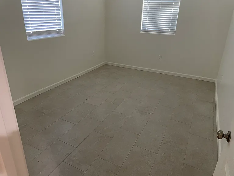 105 Lois Ln #A — Photo 2