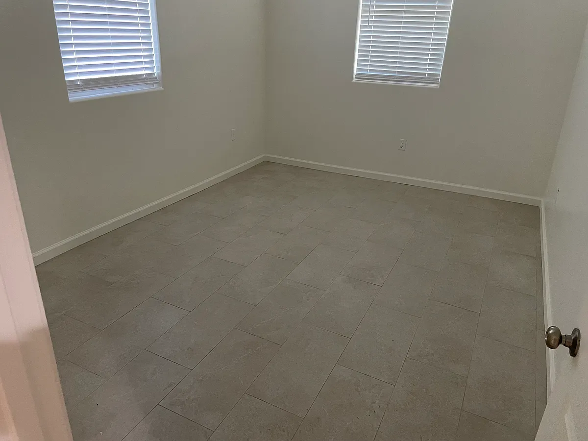 Building Photo - 105 Lois Ln #A