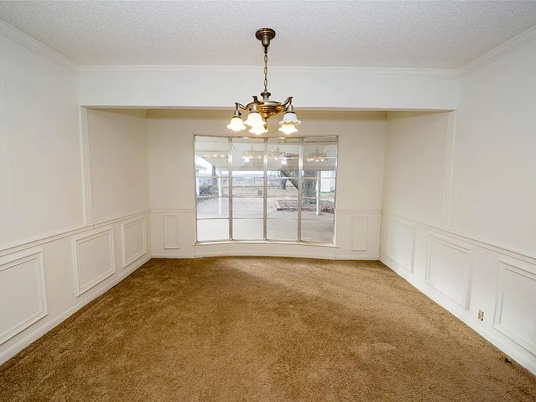2047 FM 2933 — Photo 13