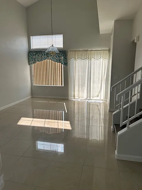 3 bed, 2.5 bath, 1368 sqft, $2,125 — Photo 3
