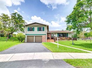 10300 SW 89th St, Miami, FL 33176