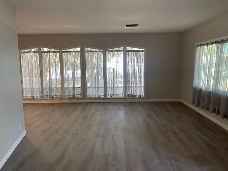 2675 S Sunset Dr — Photo 3